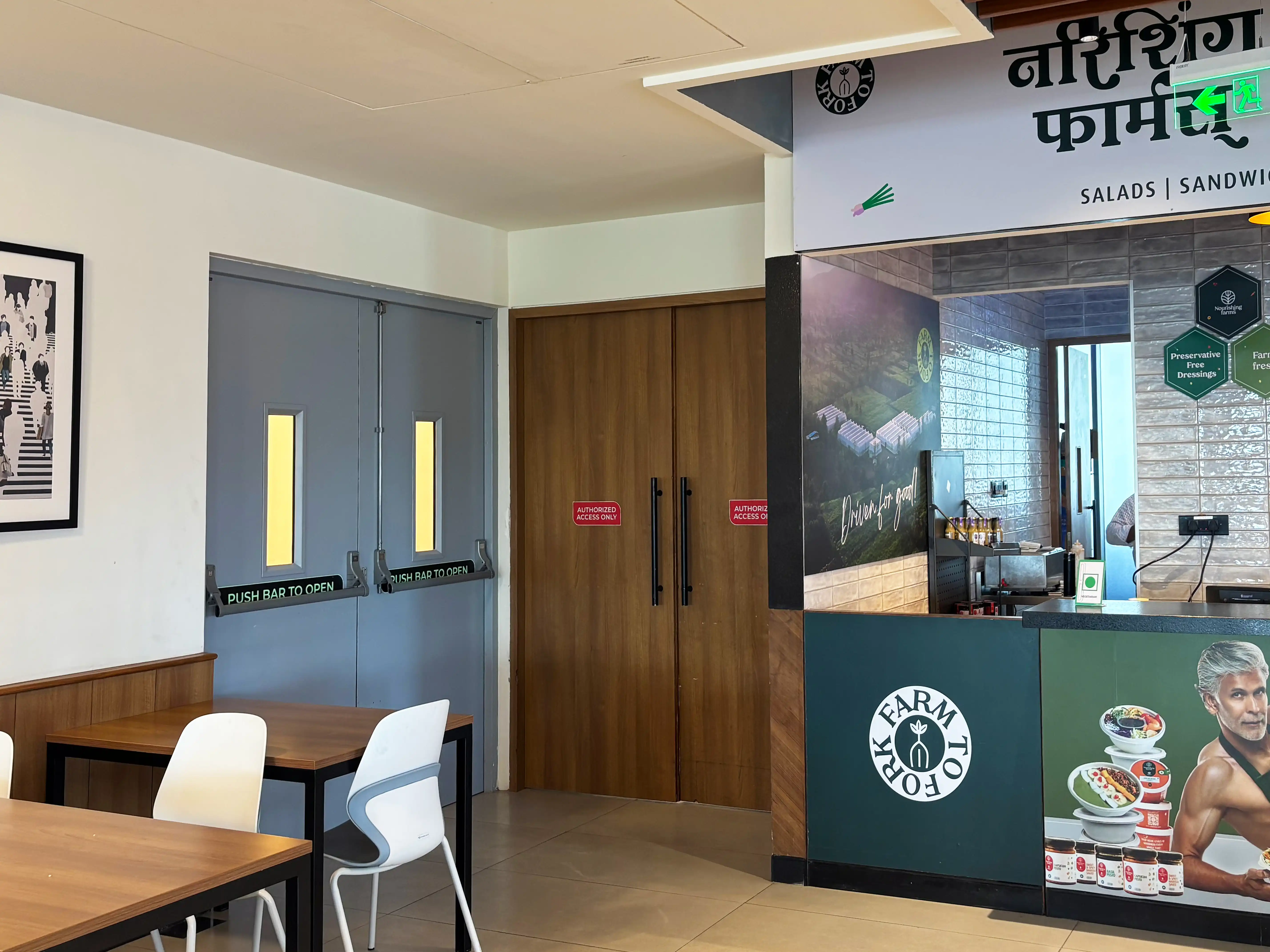 Caffe Boulevard — Food vendor interior